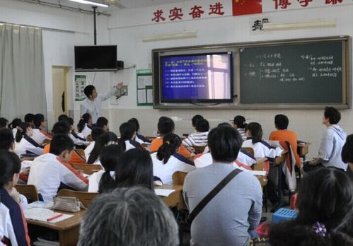 教体局回应公办初中10元配餐吃不饱：多举措保障学生饮食质量