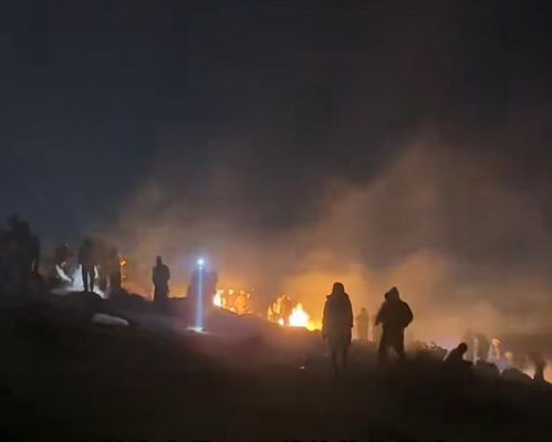 大牯牛山日出云海刷屏，游客纵火烧山，野杜鹃花枝被当柴火，该行为有多危险？