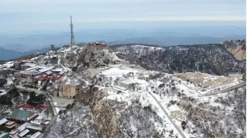 泰山突降暴雪，景区紧急暂停开放