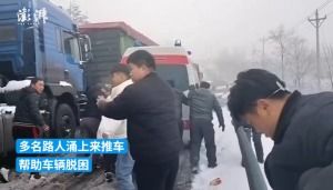 救护车陷雪地，急救人员抬起病人就开跑！