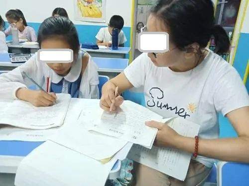 教育局回应老师被多名小学生写信投诉：背后的故事与反思