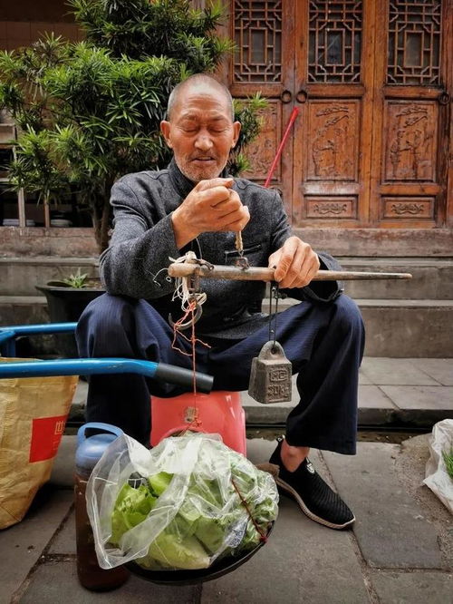 大爷瞒着孩子偷贷20万种虫草花：背后的故事与反思