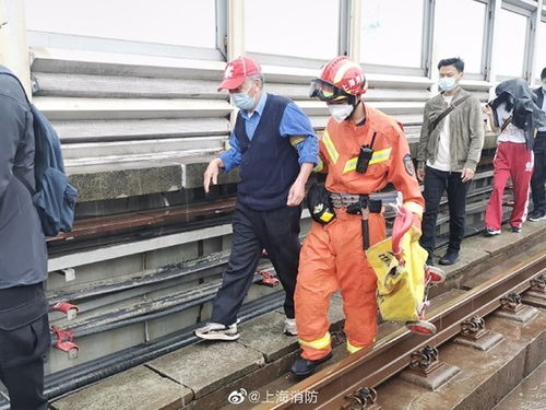 亲历者讲述：上海地铁11号线惊险瞬间