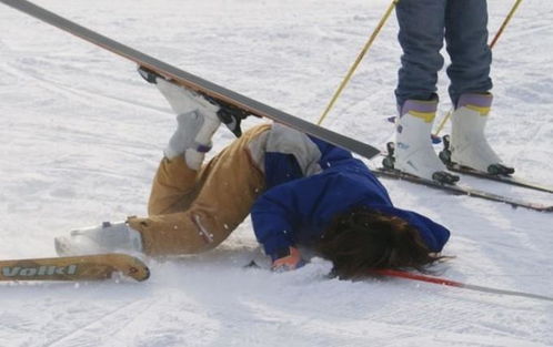 男生滑雪摔倒后站起来那一下帅爆了：余昊泽的冰雪逐梦之旅