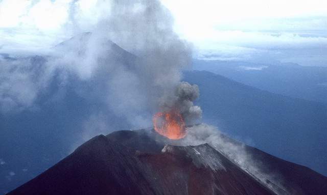 亲历埃塞火山喷发：大地漏气的震撼瞬间