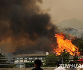 美国加州五场大火同时「点燃」洛杉矶，预估损失达500亿美元，这次大火是天灾还是人祸？