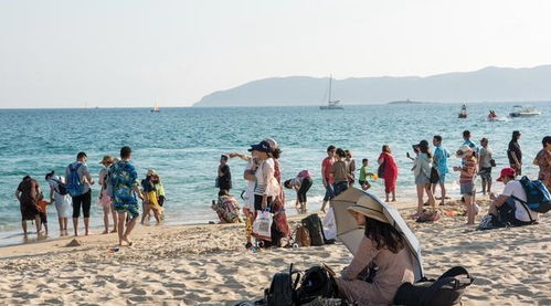 三亚蜈支洲岛人山人海：冬日里的夏日狂欢