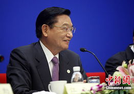 万科董事长总裁集体请辞：预亏450亿背后的真相