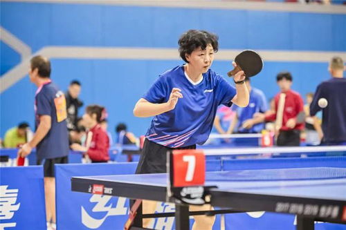 充满激情的乒乓球赛场氛围