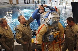 航天员水下训练图片