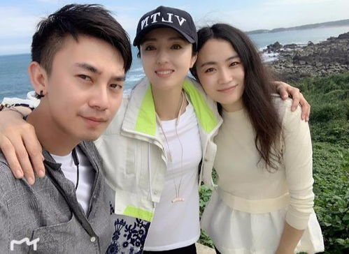 柯淳与朋友合照