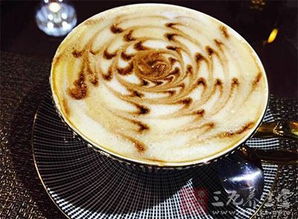 一杯热气腾腾的咖啡