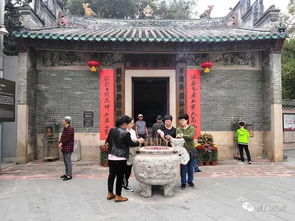 古庙香火旺盛场景