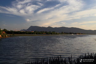 公园傍晚的美丽风景照片