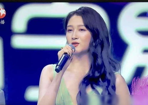 关晓彤舞台照片