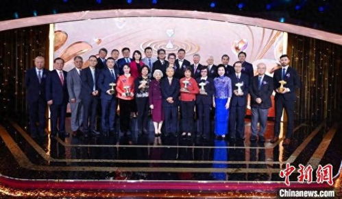 颁奖典礼合影