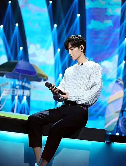 肖战舞台上的专注表情