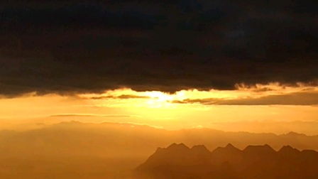 黎明前的黑暗天空