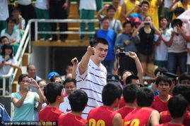 赵心童与球迷互动