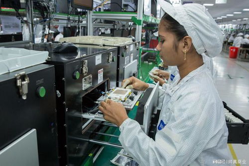 印度工人组装手机