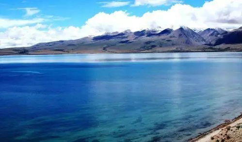 一片宁静的湖泊