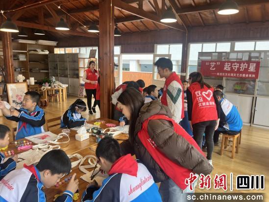 志愿者服务场景