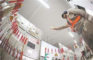 技术人员检修电网